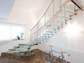 Интерьерная лестница Модель Laser Glass, Euroscala Euroscala Pasillos, vestíbulos y escaleras modernos