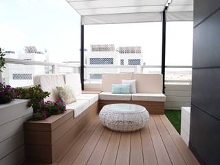 Reforma de terraza en valdebebas, Reformmia Reformmia モダンデザインの テラス