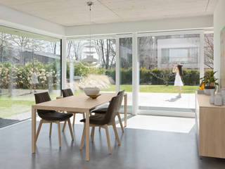 tak Tisch, TEAM 7 Natürlich Wohnen GmbH TEAM 7 Natürlich Wohnen GmbH Modern dining room