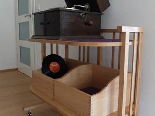 Grammophon Tisch, Möbelwerkstatt Cadot Möbelwerkstatt Cadot 现代客厅設計點子、靈感 & 圖片