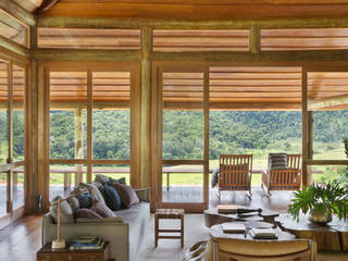 Fazenda Nascente, Gisele Taranto Arquitetura Gisele Taranto Arquitetura Country style living room