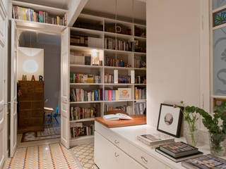 Principal modernista Aribau, THE ROOM & CO interiorismo THE ROOM & CO interiorismo Classic style corridor, hallway and stairs