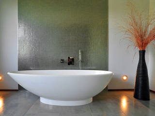 Villa Hoppegarten, büro13 architekten büro13 architekten モダンスタイルの お風呂