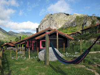 RUSTICASA | Cabañas Patagónicas | Verão, RUSTICASA RUSTICASA Commercial spaces Solid Wood Multicolored