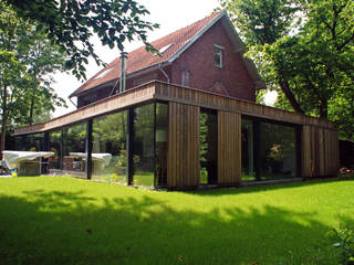 Renovatie en uitbreiding vrijstaande woning, studio architecture studio architecture Rumah Gaya Country Kayu Brown