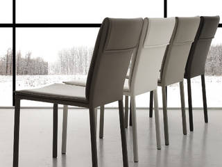 Tavolo in ceramica / gress porcellanato con 4 sedie in ecopelle, FIDEA SRL FIDEA SRL Modern dining room