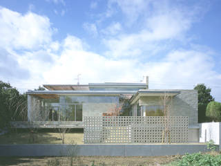 吉野町の住宅, アトリエ環 建築設計事務所 アトリエ環 建築設計事務所 منازل