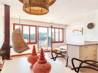 Living area Markham Stagers Salas de estar mediterrânicas Mediterranean style,modern rustic,rattan,pending chair,sea views,new rustic