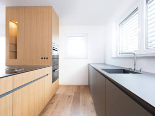 Einbauküche mit Insel in Eiche, Hildinger und Koch Hildinger und Koch Modern kitchen Wood Wood effect