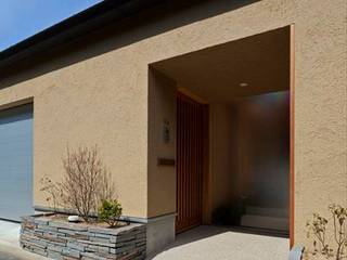 愛媛県 松山市 市街地のすまい, Y.Architectural Design Y.Architectural Design Casas modernas Madera maciza Multicolor