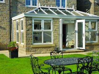 Top Class Windows,Doors and Conservatories, West Country Windows West Country Windows Casas de estilo clásico