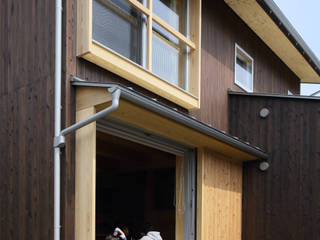 27坪のワクワクしながら暮らせる家, 芦田成人建築設計事務所 芦田成人建築設計事務所 Rustikale Häuser Holz Holznachbildung
