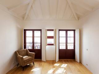 Caldeireiros Houses, Clínica de Arquitectura Clínica de Arquitectura Minimalist Yatak Odası Ahşap Beyaz