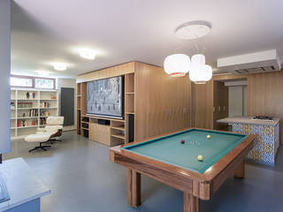 CRT | Minimal meets Tradition, PLUS ULTRA studio PLUS ULTRA studio Living room Wood Grey