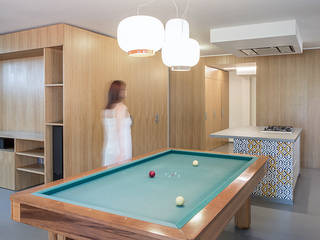 CRT | Minimal meets Tradition, PLUS ULTRA studio PLUS ULTRA studio Minimalist dining room Wood Grey