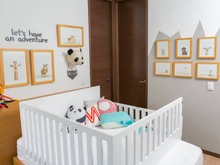 Cuarto de Martin Aristizabal, Little One Little One Scandinavian style nursery/kids room