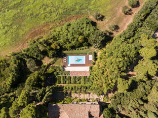 PGL | Piscina con serra sulle colline Pesaresi, PLUS ULTRA studio PLUS ULTRA studio Mediterrane tuinen