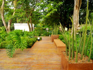 Deck para relaxar, Rafaela Novaes Paisagismo Rafaela Novaes Paisagismo Tropischer Garten Holz Grün