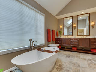 Universal Design Master Suite Renovation in McLean, VA, BOWA - Design Build Experts BOWA - Design Build Experts Phòng tắm phong cách tối giản