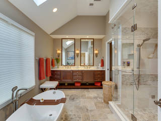Universal Design Master Suite Renovation in McLean, VA, BOWA - Design Build Experts BOWA - Design Build Experts Phòng tắm phong cách tối giản