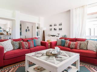 Casa de férias no Algarve, The Interiors Online The Interiors Online Salas de estilo ecléctico