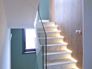Vivienda en Veigue, AD+ arquitectura AD+ arquitectura Rustic style corridor, hallway & stairs Ceramic