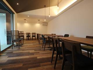 ”COFFEE＋KITCHEN humoresque”, コト コト Modern style media rooms Wood Wood effect