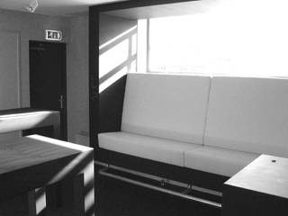​Lounge bank en tafels voor de Academie van Bouwkunst in Groningen., Huting & De Hoop Huting & De Hoop Modern Çalışma Odası