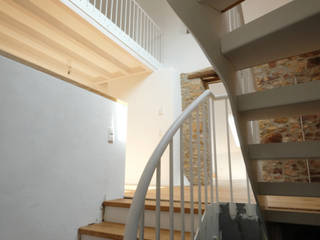 Denkmalsanierung eines Bauernhofes, hucke architektur - büro für schöne sachen hucke architektur - büro für schöne sachen Country style corridor, hallway& stairs