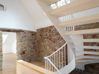 Denkmalsanierung eines Bauernhofes, hucke architektur - büro für schöne sachen hucke architektur - büro für schöne sachen Country style corridor, hallway& stairs