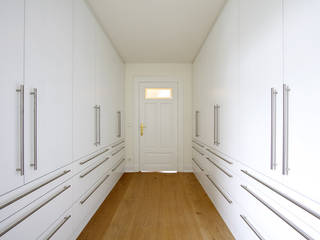 Oldtimer mit Elbblick, SNAP Stoeppler Nachtwey Architekten BDA Stadtplaner PartGmbB SNAP Stoeppler Nachtwey Architekten BDA Stadtplaner PartGmbB Modern Corridor, Hallway and Staircase