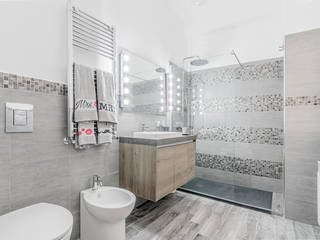 Ristrutturazione appartamento Roma, Tor Sapienza, Facile Ristrutturare Facile Ristrutturare Phòng tắm phong cách hiện đại