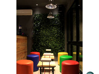 Oro Colato - Gelato and Bar, IDEO DESIGNWORK IDEO DESIGNWORK Dinding & Lantai Gaya Industrial
