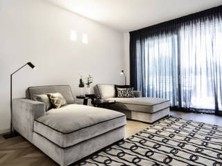 Un appartamento in cui vivere lo stile, Daniela Nori Daniela Nori Pasillos, vestíbulos y escaleras modernos