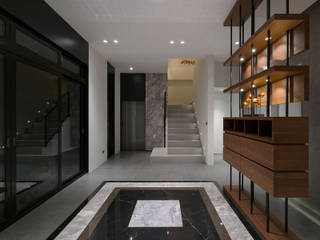House D 鄧宅, 構築設計 構築設計 Modern Corridor, Hallway and Staircase