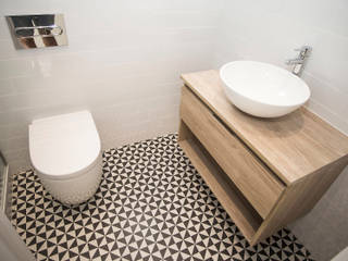 Nueva reforma integral en calle Rocafort de Barcelona, Grupo Inventia Grupo Inventia Modern bathroom Tiles