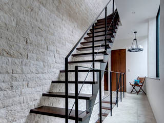 TERAJIMA ARCHITECTS／テラジマアーキテクツ Modern corridor, hallway & stairs