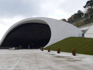 Pavimento NUVOLATO – Auditorium Oscar Niemeyer, Fermox Solutions Fermox Solutions Espacios comerciales Concreto