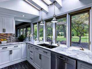 2014 Coty Award Winning Kitchen, Main Line Kitchen Design Main Line Kitchen Design Cucina in stile classico