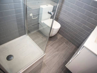 Reforma integral en la localidad de Castelldefels, Grupo Inventia Grupo Inventia Modern bathroom Tiles