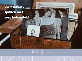 Met zorg spullen uitzoeken om mee te nemen naar de nieuwe woning. , LIfe-lijn verhuisservice LIfe-lijn verhuisservice Bungalow