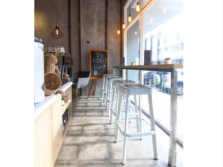 Spotten Coffee Shop, Studio AKU Studio AKU Commercial spaces Plywood Commercial Spaces