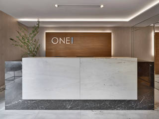 Edifício One Office, Sathler Camargo Design de Interiores Sathler Camargo Design de Interiores Modern corridor, hallway & stairs