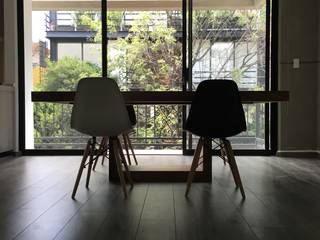 Mesa de Comedor Nogal, Semillero Muebles Semillero Muebles Sala da pranzo moderna Legno massello Variopinto