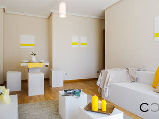 Home Staging para Promotor en Coruña, CCVO Design and Staging CCVO Design and Staging Ruang Keluarga Modern Yellow