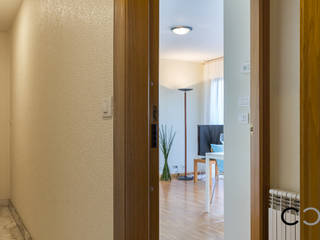 Home Staging en el piso de Ricardo para alquilar, CCVO Design and Staging CCVO Design and Staging Modern corridor, hallway & stairs Turquoise