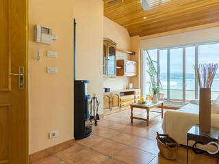 Home Staging Vendido en 4 días en Sada, Galicia, CCVO Design and Staging CCVO Design and Staging Ruang Keluarga Modern Yellow