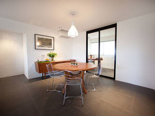 SIGLAP VALLEY HDB, INK DESIGN STUDIO INK DESIGN STUDIO Ruang Makan Minimalis Kayu Brown