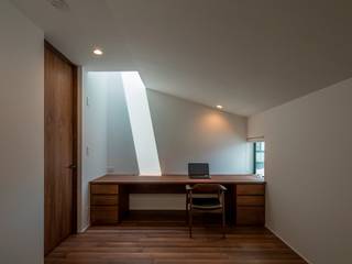 beak, 今井賢悟建築設計工房 今井賢悟建築設計工房 Estudios y oficinas modernos Madera maciza Multicolor