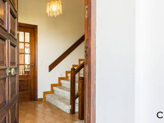 Home Staging en la casa de la Abuela en Galicia, CCVO Design and Staging CCVO Design and Staging Klassischer Flur, Diele & Treppenhaus Weiß